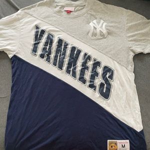 Only worn once New York Yankees T size M